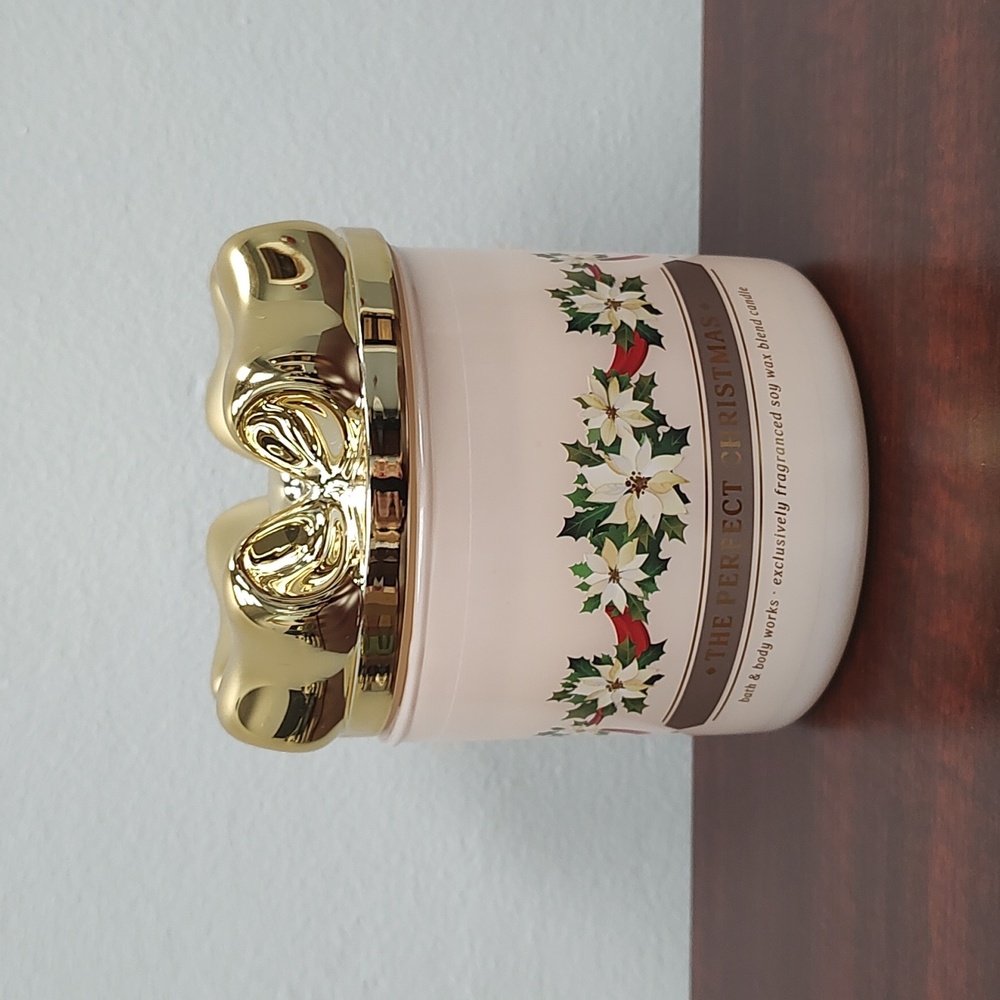 Bath & Body Works THE PERFECT CHRISTMAS 3 Wick Candle with BOW LID